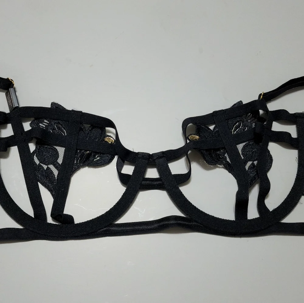 🆕️VS VERY SEXY Strappy Embroidered Open Cup Balconette Bra Size 36B - Picture 13 of 16